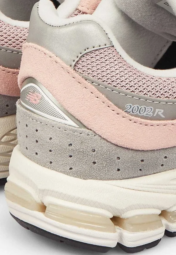 Store Scalpers New Balance | Sneakers 2002R Mujer