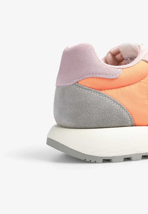Discount Scalpers Sneakers Detalle Metalizado