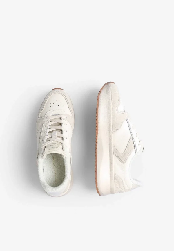 Fashion Scalpers Sneakers Detalles Serraje