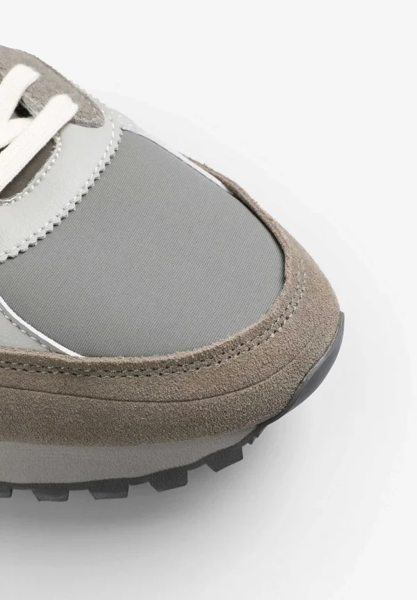 Online Scalpers Sneakers Estabilizador Contraste