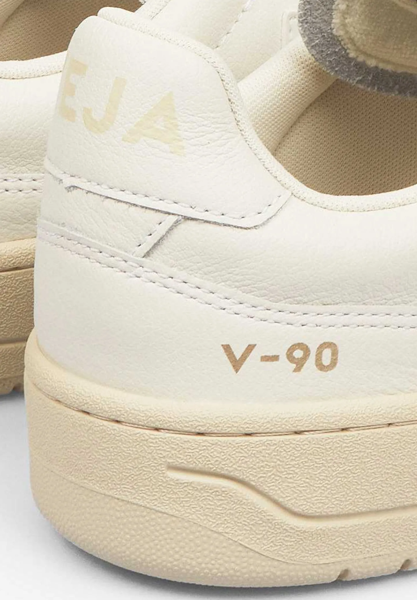 veja__sneakers_v_leather_1.webp Best Scalpers Veja | Sneakers V-90 Leather